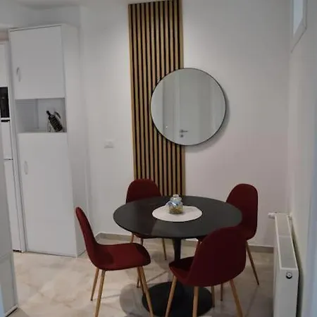 Lux Crnjanski Iv, Jagodina