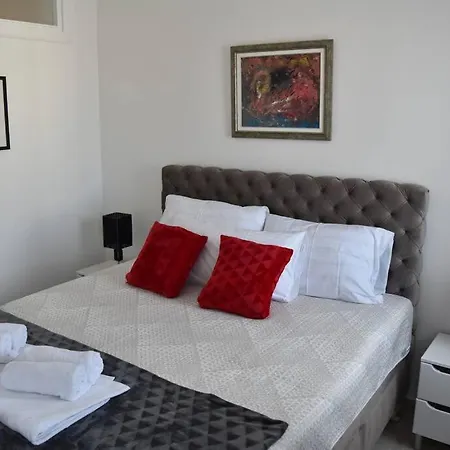 Apartment Lux Crnjanski Iv,