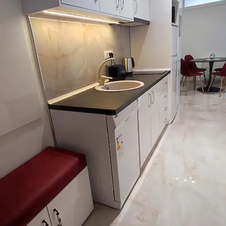 Lux Crnjanski Iv, Apartment