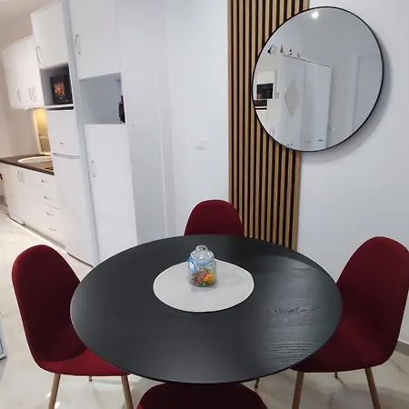 Lux Crnjanski Iv, * ג'אגודינה