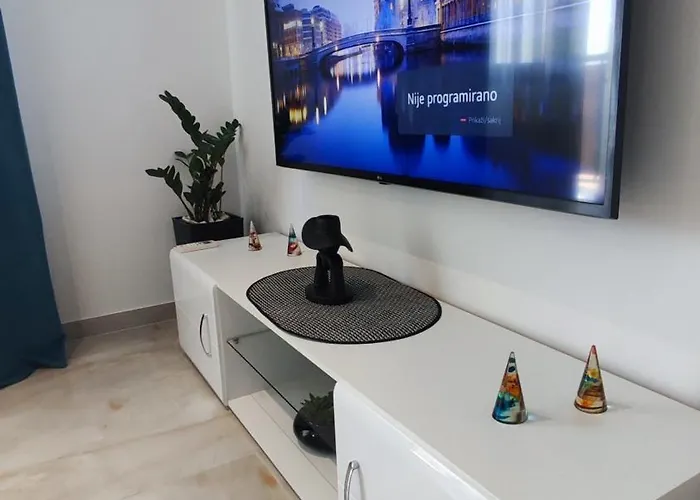 Lux Crnjanski Iv, * Jagodina